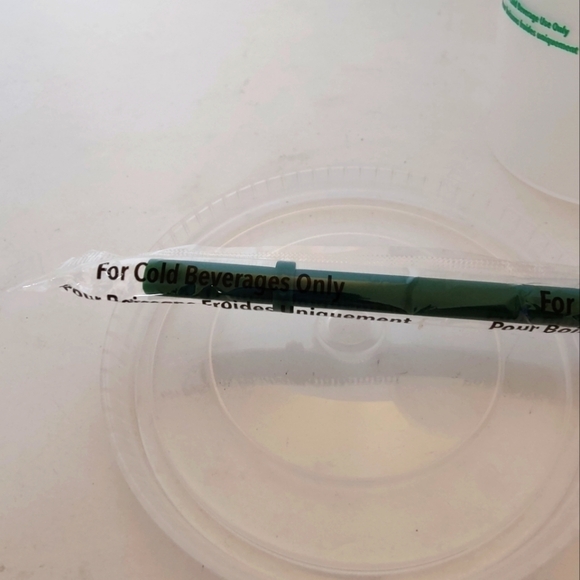 Starbucks Cold Drink To-Go Cup w/Lid & Straw, 24 oz. New, unused - Picture 6 of 7